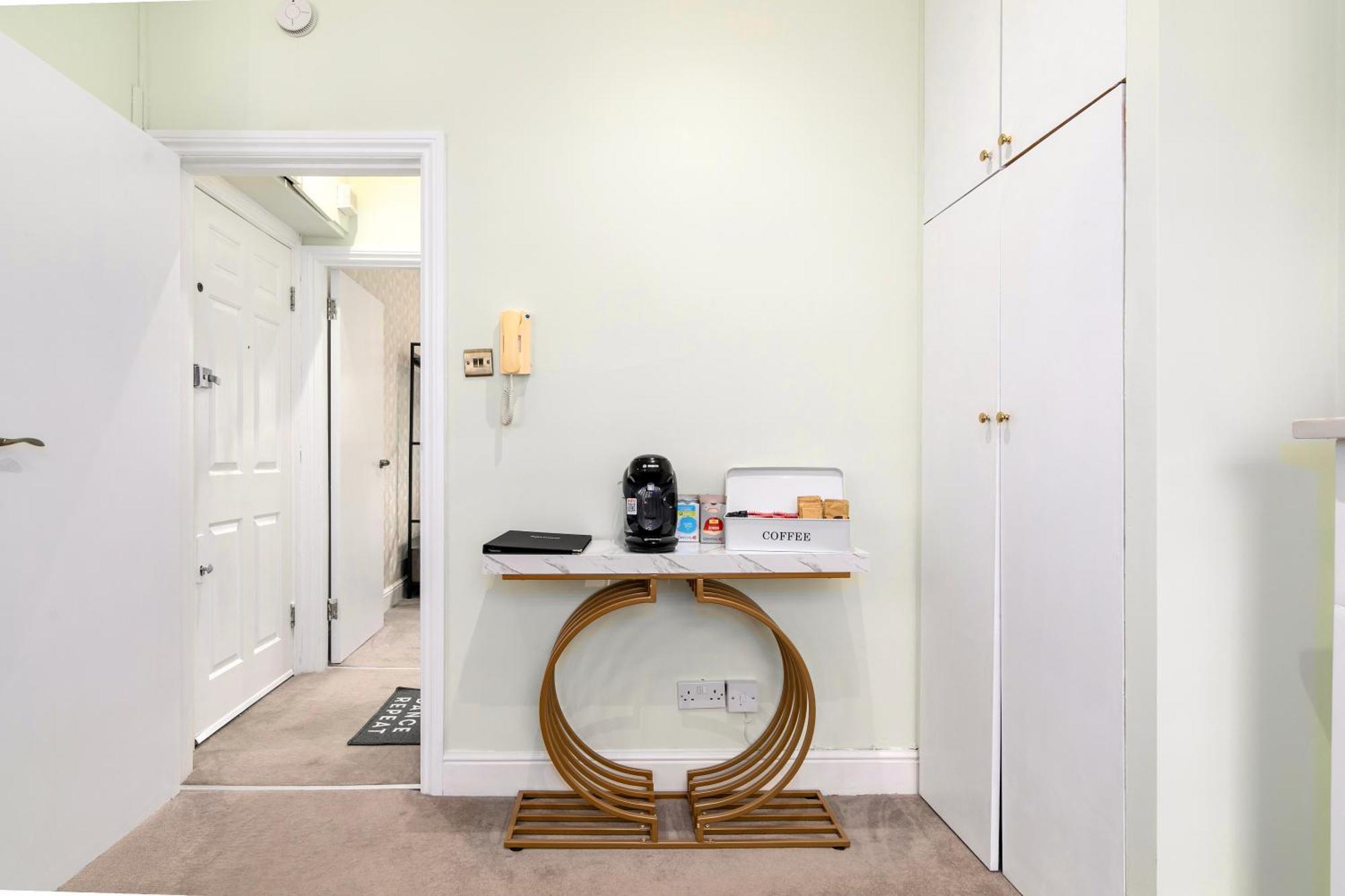 شقة Cosy Flat 5 Min From Holland Park Station! لندن المظهر الخارجي الصورة